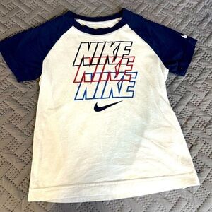 Nike T-shirt​​​